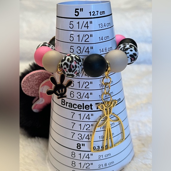 🎀Minnie Mouse Keychain Wristlet. 
Silicone beaded bracelet with black Pom Pom. - Picture 6 of 6